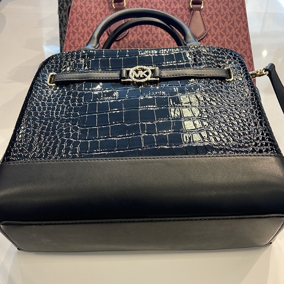 MICHAEL KORS Reed Lg Leather Belted Satchel Crossbody Handbag CZ
Crocodile - Picture 7 of 16